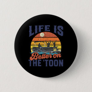 Het Leven Is Beter Op De Toon Pontoonboot Vaart Fa Ronde Button 5,7 Cm
