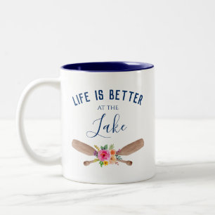 Het leven is beter op het meer van de roestelijke  tweekleurige koffiemok