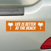 Het leven is beter op het strand. bumpersticker (Op auto)