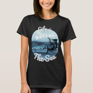 Het leven is beter op zee. Leuk viskunst. T-shirt