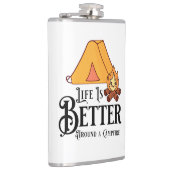 Het leven is beter rond een kampvuur heupfles (Rechts)