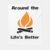 Het leven is beter rond het kampvuur fleece deken (Voorkant)