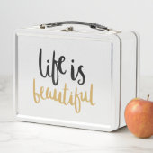 Het leven is een mooie metalen doos (In situ)