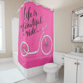 Het leven is een mooie rode roze douchegordijn (In situ)