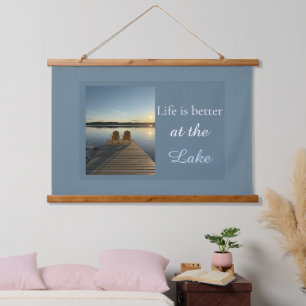 Het leven is leuker aan het meer Ontspannen kustst Hangend Wandkleed