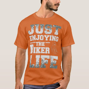 Het leven van de fietser met de vintage en de moto t-shirt