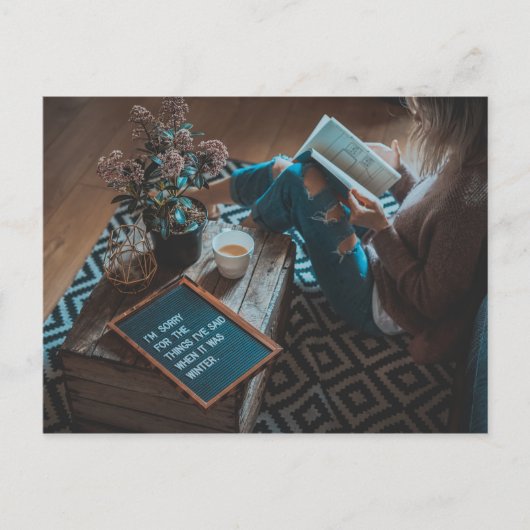 het lezen met een literaire kop thee briefkaart (Voorkant)