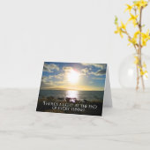 Het Licht van het Inspirerend Citaat aan het Eind Kaart (Gele Bloem)