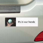 Het ligt in onze handen bumpersticker (Op auto)