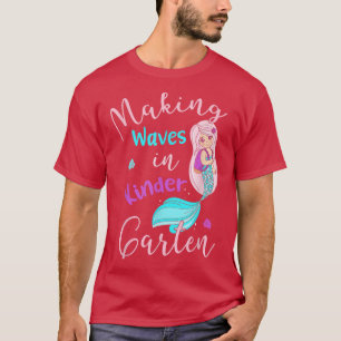 Het maken van golven in Kindergarten Mermaid terug T-shirt
