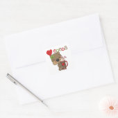 Het meisje draagt de Liefde van de Cacao Vierkante Sticker (Envelop)