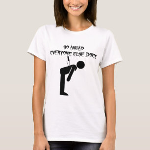 Het mes in Rug gaat vooruit iedereen anders T-shirt