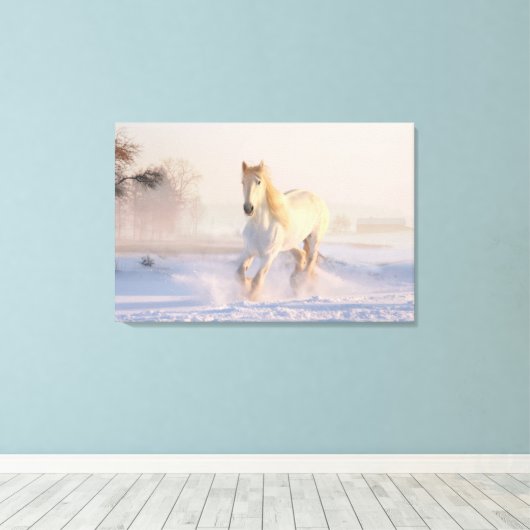 Het mooie witte paard Galloping in de sneeuw Canvas Afdruk (Insitu (Houten vloer))