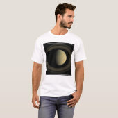 Het mozaïek van de planeet Saturnus en zijn belang T-shirt (Voorkant volledig)