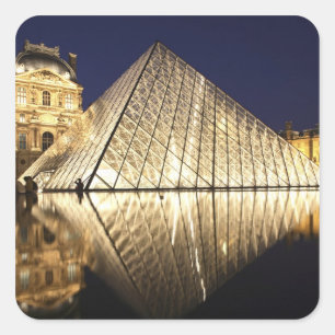 Het nachtbeeld van de glazen piramide van Musee du Vierkante Sticker