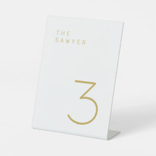 Het nummer van de bewaarder 3 Gold en White Table Reclamebord Met Voetstuk