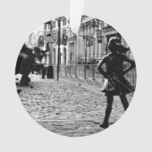 Het onverdiende meisje ornament (voorkant)