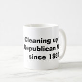 Het opruimen van de Republikeinse Mess sinds 1932. Koffiemok (Voorkant rechts)