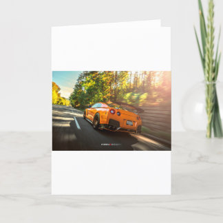 Het oranje Scheuren van Nissan GT-R door de Kaart