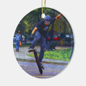 Het overlopen van het dek - Skateboarder Keramisch Ornament (Links)