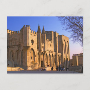 Het paleis van de paus in Avignon met mensen Briefkaart