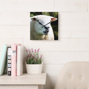 HET RAM VIERKANTE KLOK