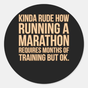 Het runnen van een marathon vereist opleiding fitn ronde sticker