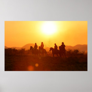 Het silhouet van de rijder als cowboy-outfit kostu poster