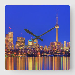 Het silhouet van het centrum van Toronto 's nachts Vierkante Klok