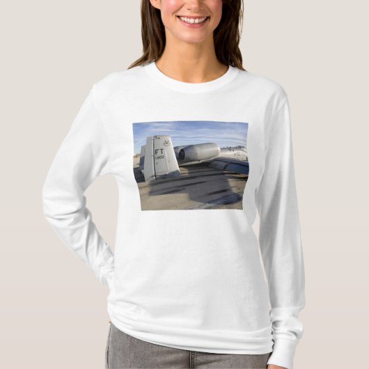 Het staartgedeelte van een A-10 Thunderbolt II T-shirt (Voorkant)