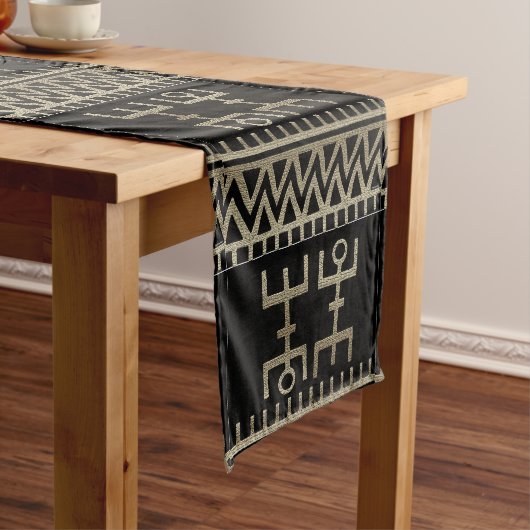 Het stammen Grafische Patroon van de Dans Korte Tafelloper (Voorbeeld)