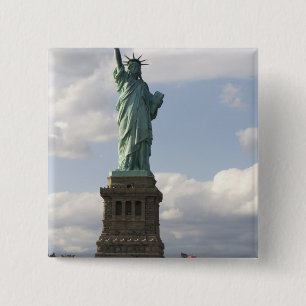 Het Standbeeld van de Vrijheid op Liberty Island i Vierkante Button 5,1 Cm