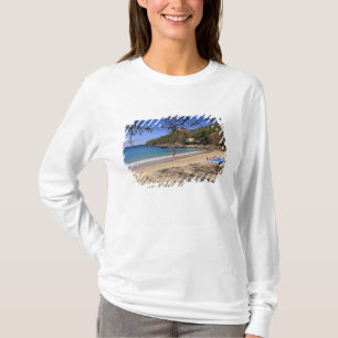 Het strand bij het Pigeon Island National Park T-shirt