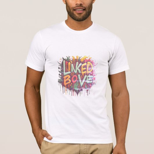 Het T-shirt is voorzien van "Linked By Love". (Voorkant)