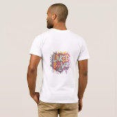 Het T-shirt is voorzien van "Linked By Love". (Achterkant volledig)