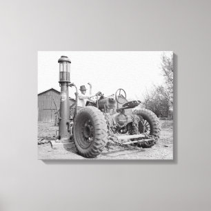 Het tanken van de tractor, 1940 canvas afdruk