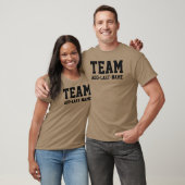 Het TEAM (Achternaam) personaliseert het T-shirt (Unisex)