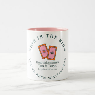 Het teken waar je op wacht - het T-shirt van vrouw Tweekleurige Koffiemok