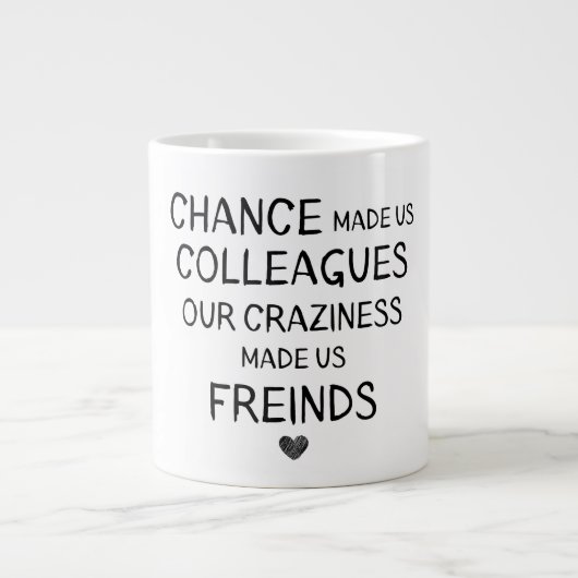 Het toeval maakte ons collega's onze gekte maakte extra grote beker (Voorkant)