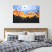 Het Toscaanse dorp Sienna, Italië. Canvas Afdruk (Insitu (Slaapkamer))