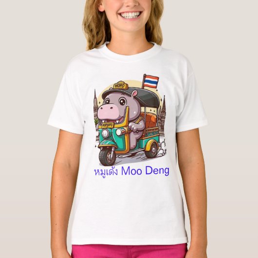 Het Tuk-Tuk Adventure Shirt van Moo Deng (Voorkant)