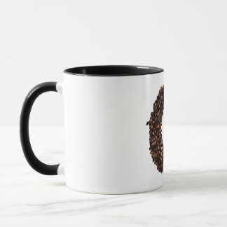 Het uitdrukken van koffieboon C in een kopje Mok