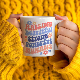 Het verhogen van sterke mooie krachtige Kinder moe Koffiemok