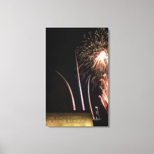 Het vuurwerk licht op de Memorial van de Luchtmach Canvas Afdruk