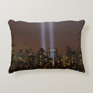 Het wereldhandelscentrum in New York in het licht. Decoratief Kussen