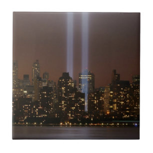 Het wereldhandelscentrum in New York in het licht. Tegeltje