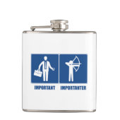 Het werk is belangrijk, Archery is belangrijk Heupfles (Voorkant)