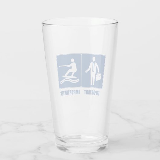 Het werk is belangrijk, het wakeboarding is belang glas (Achterkant)