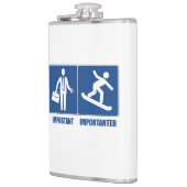 Het werk is belangrijk, Snowboarding is belangrijk Heupfles (Links)