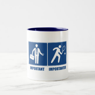 Het werk is belangrijk, tennis is belangrijk tweekleurige koffiemok